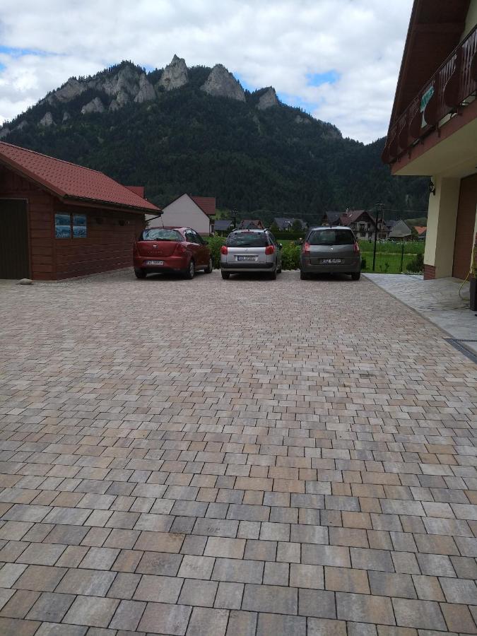 Pokoje Z Aneksami Kuchennymi U Wiktorii Sromowce Niżne エクステリア 写真