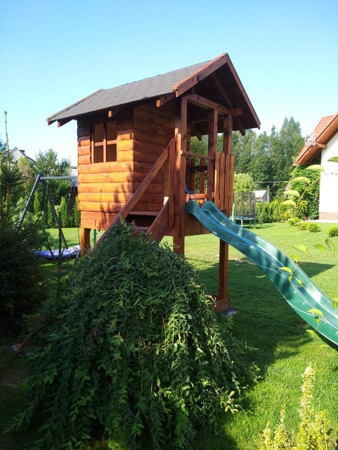 Pokoje Z Aneksami Kuchennymi U Wiktorii Sromowce Niżne エクステリア 写真