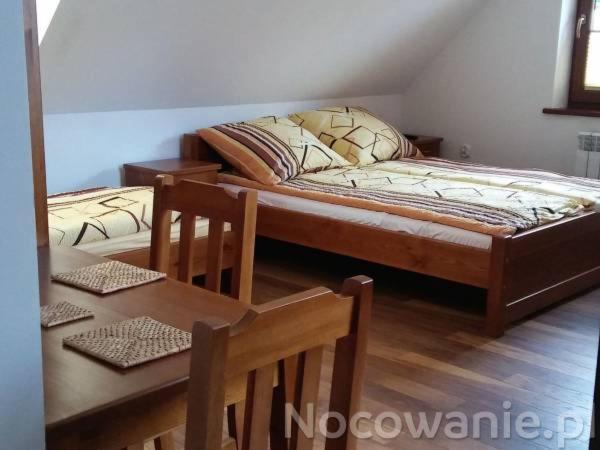 Pokoje Z Aneksami Kuchennymi U Wiktorii Sromowce Niżne エクステリア 写真